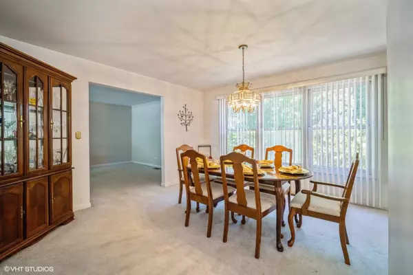 139 Rue Touraine, Deer Park, IL 60010