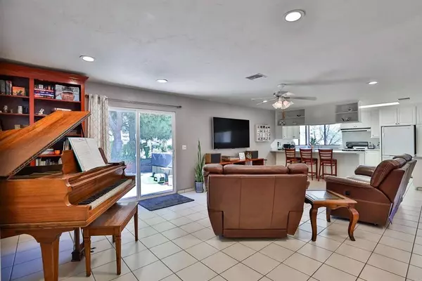 11728 Johnson Lake Rd, Lakeside, CA 92040