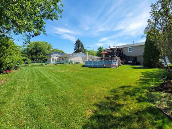 1122 N KING CHARLES CT, Palatine, IL 60067