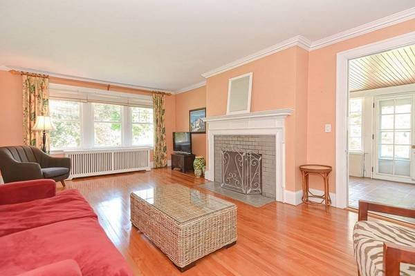 21 Holden St, Worcester, MA 01605