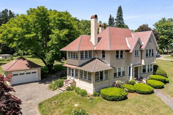 21 Holden St, Worcester, MA 01605