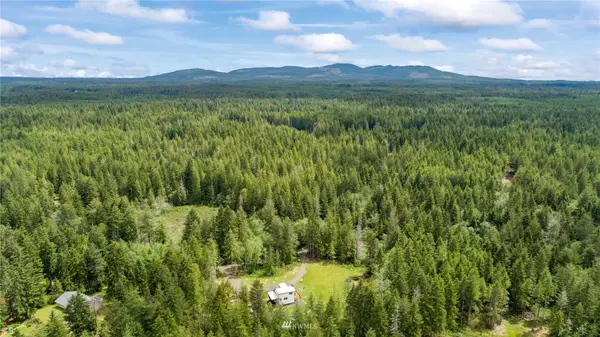 2605 Feather LN NW, Seabeck, WA 98380