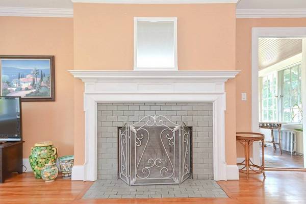 21 Holden St, Worcester, MA 01605