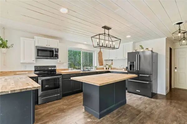 2605 Feather LN NW, Seabeck, WA 98380