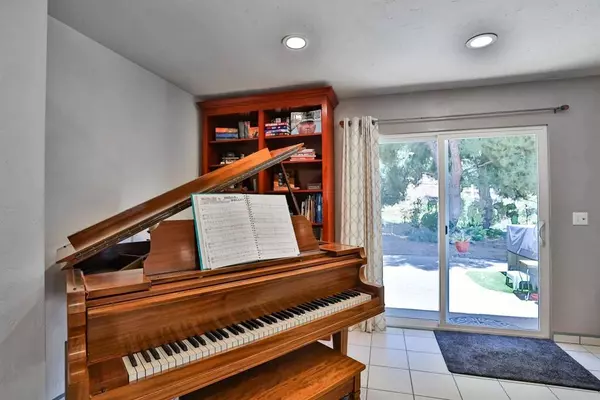 11728 Johnson Lake Rd, Lakeside, CA 92040