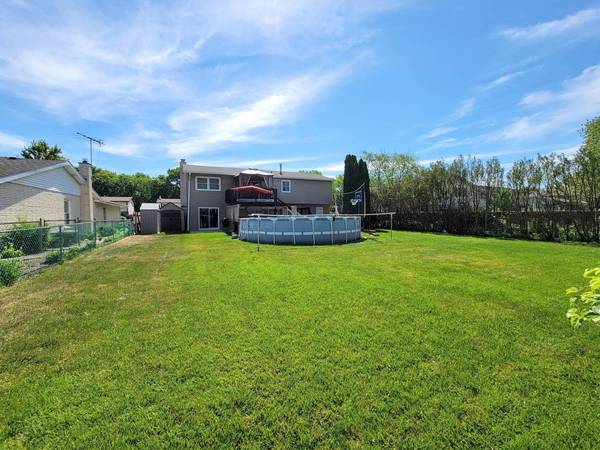 1122 N KING CHARLES CT, Palatine, IL 60067