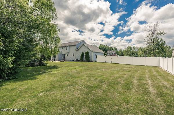 84 Blue Jay  WAY, Rexford, NY 12148