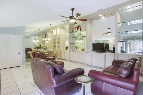 9041 Sun Terrace CIR A, Palm Beach Gardens, FL 33403