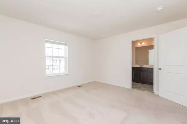 216 MAGELLAN DR, Martinsburg, WV 25404