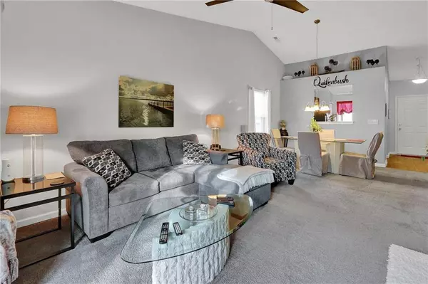 933 Curlew LN, Greenwood, IN 46143