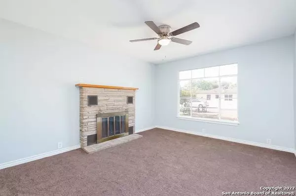 915 GREER ST, San Antonio, TX 78210-5211