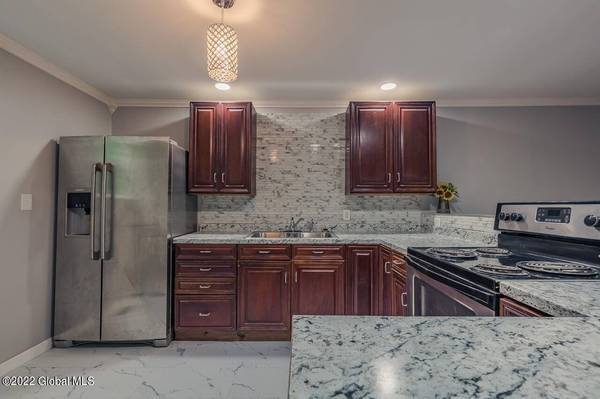 28 Spring AVE, Gloversville, NY 12078