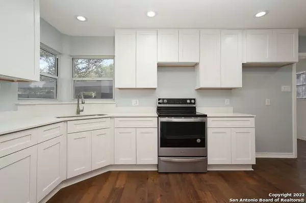 915 GREER ST, San Antonio, TX 78210-5211