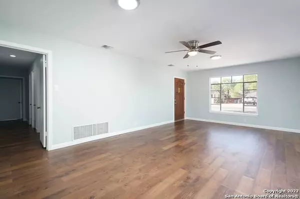 915 GREER ST, San Antonio, TX 78210-5211