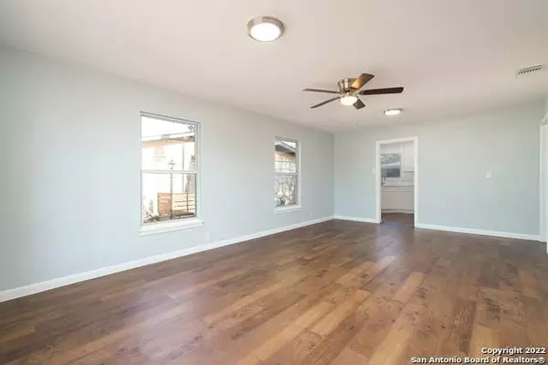 915 GREER ST, San Antonio, TX 78210-5211