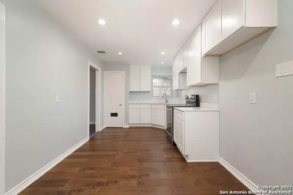 915 GREER ST, San Antonio, TX 78210-5211