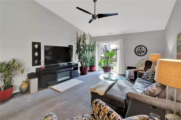 933 Curlew LN, Greenwood, IN 46143