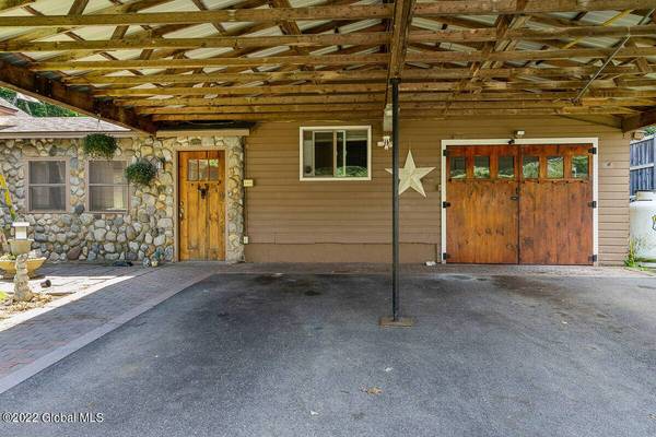 337 Barker Rd, Gloversville, NY 12078