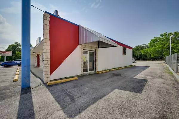 6616 Meadowbrook Drive, Fort Worth, TX 76112