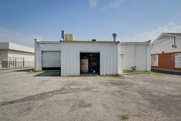 6616 Meadowbrook Drive, Fort Worth, TX 76112