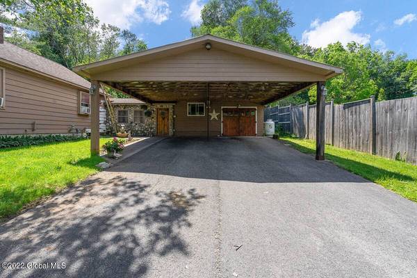 337 Barker Rd, Gloversville, NY 12078