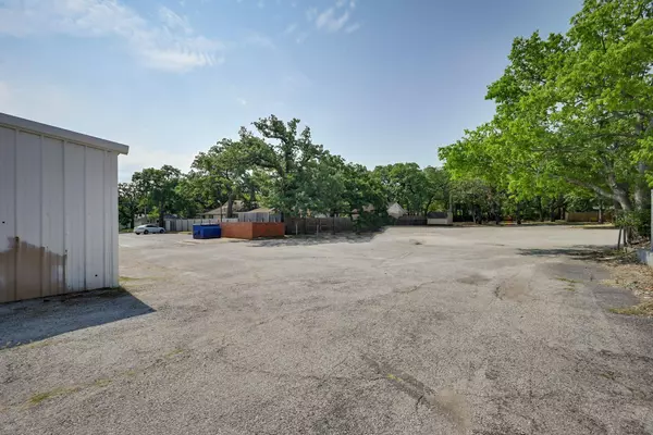 6616 Meadowbrook Drive, Fort Worth, TX 76112