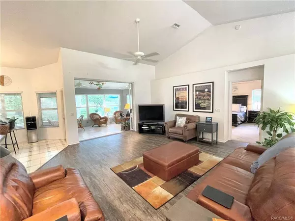 240 N Country Club DR, Crystal River, FL 34429