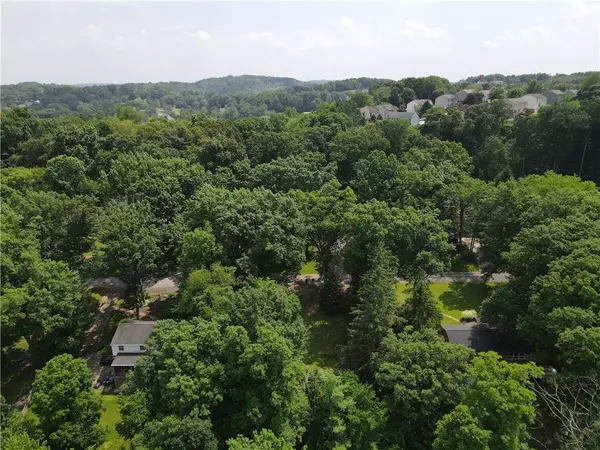 1037 Woodhill Dr, Gibsonia, PA 15044