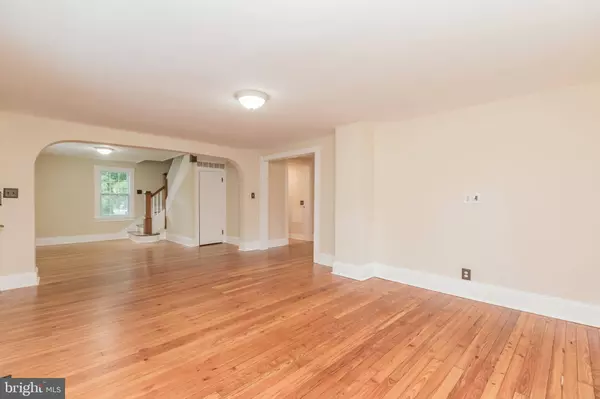 341 E 1ST AVE, Charles Town, WV 25414