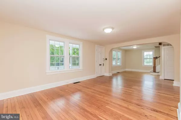 341 E 1ST AVE, Charles Town, WV 25414