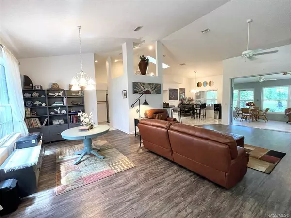 240 N Country Club DR, Crystal River, FL 34429