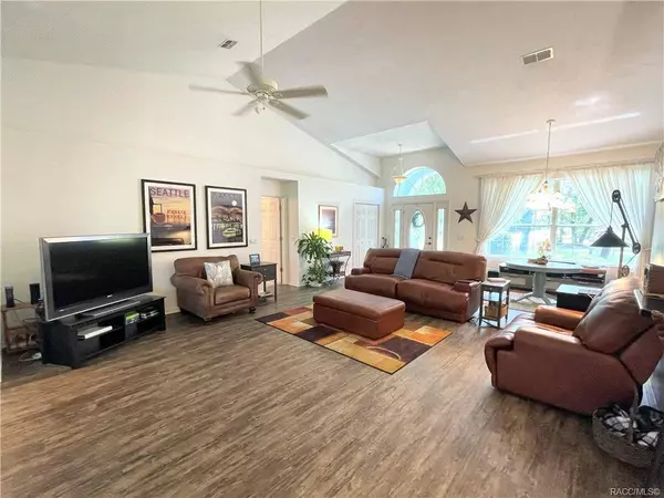 240 N Country Club DR, Crystal River, FL 34429