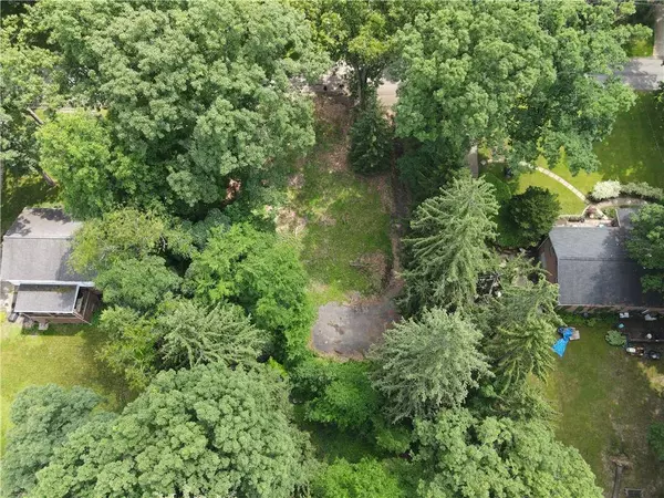 1037 Woodhill Dr, Gibsonia, PA 15044