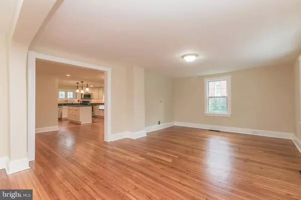 341 E 1ST AVE, Charles Town, WV 25414