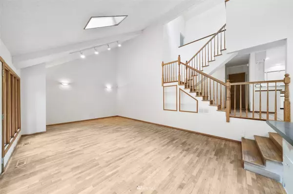 19101 59th ST E, Lake Tapps, WA 98391