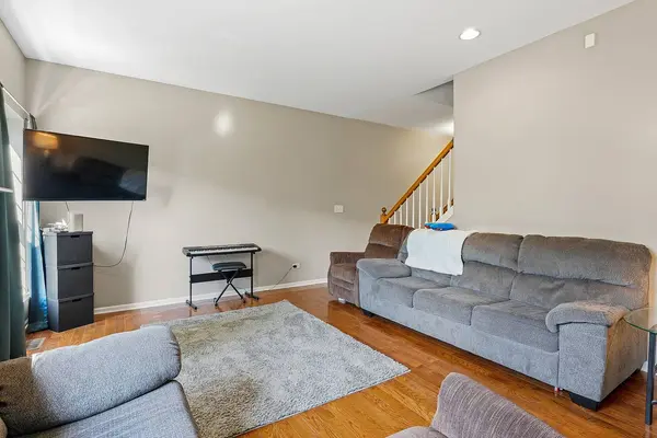 1118 Coventry LN, Bolingbrook, IL 60440