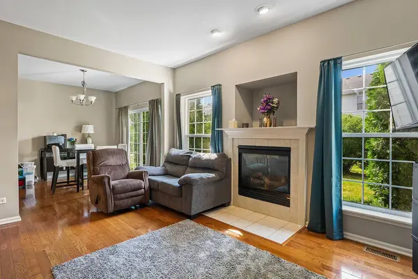 1118 Coventry LN, Bolingbrook, IL 60440