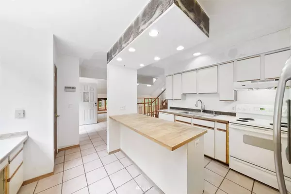 19101 59th ST E, Lake Tapps, WA 98391