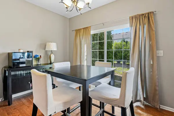 1118 Coventry LN, Bolingbrook, IL 60440