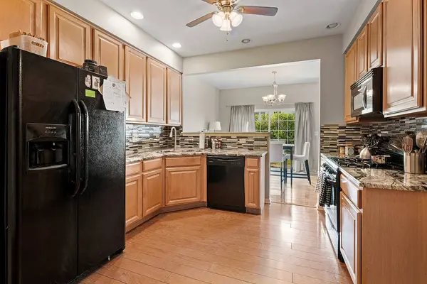 1118 Coventry LN, Bolingbrook, IL 60440