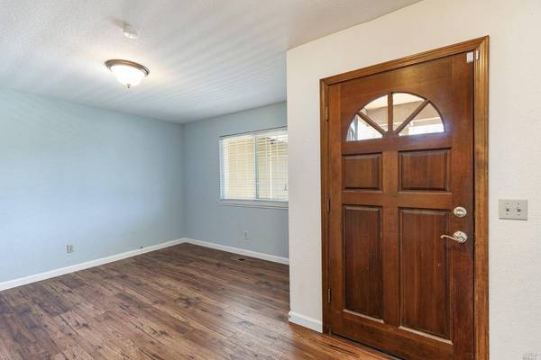 1851 Gabriel CT, Santa Rosa, CA 95403