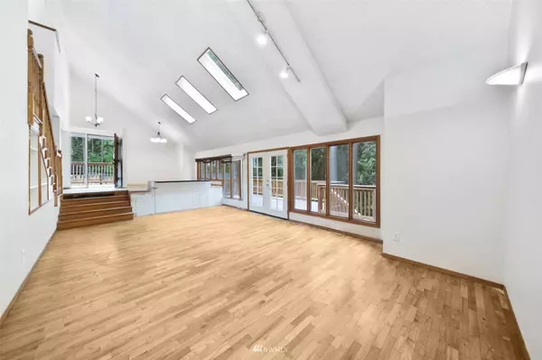 19101 59th ST E, Lake Tapps, WA 98391