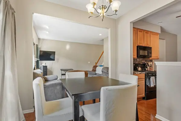 1118 Coventry LN, Bolingbrook, IL 60440