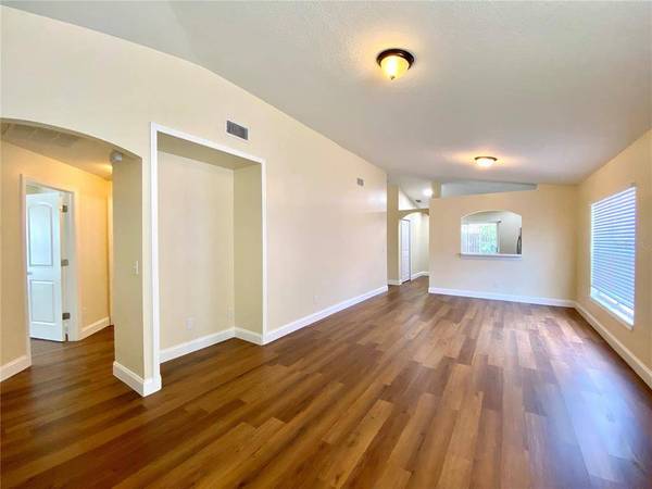 1618 MOSAIC FOREST DR, Seffner, FL 33584