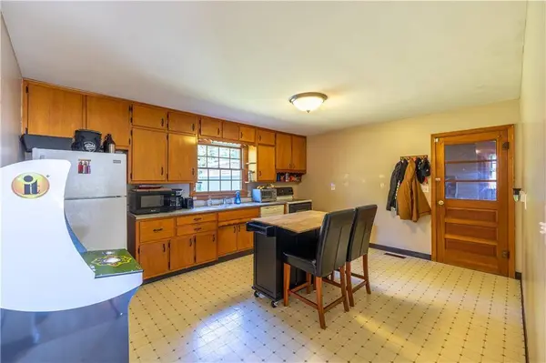 813 Berry RD, Greenwood, IN 46143