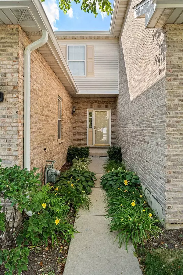 1118 Coventry LN, Bolingbrook, IL 60440