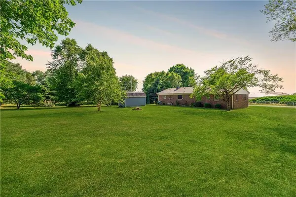 813 Berry RD, Greenwood, IN 46143