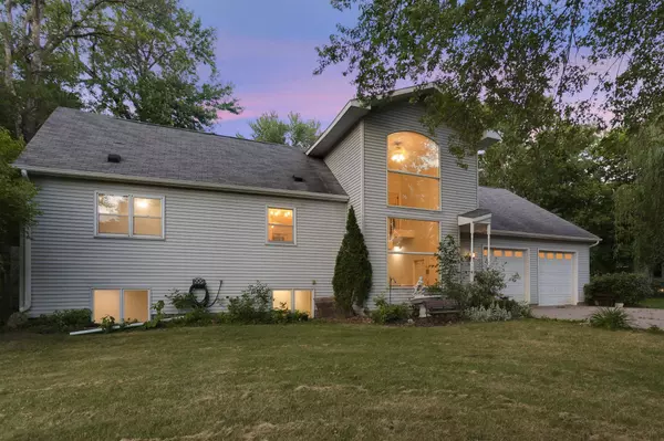 1987 Goodview AVE N, Oakdale, MN 55128