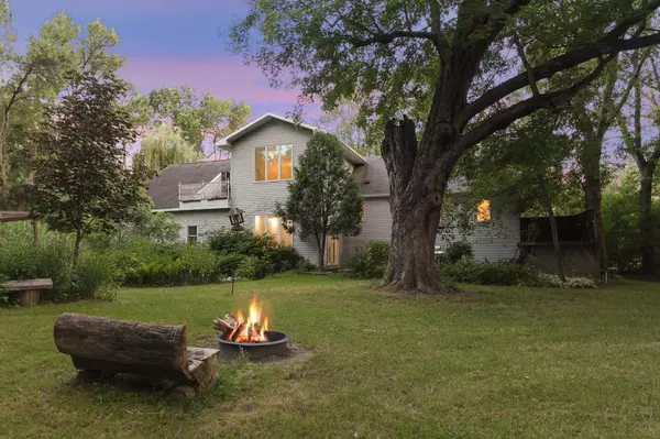 1987 Goodview AVE N, Oakdale, MN 55128