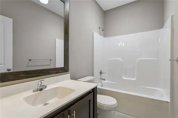 903 NW Crestwood DR, Grain Valley, MO 64029